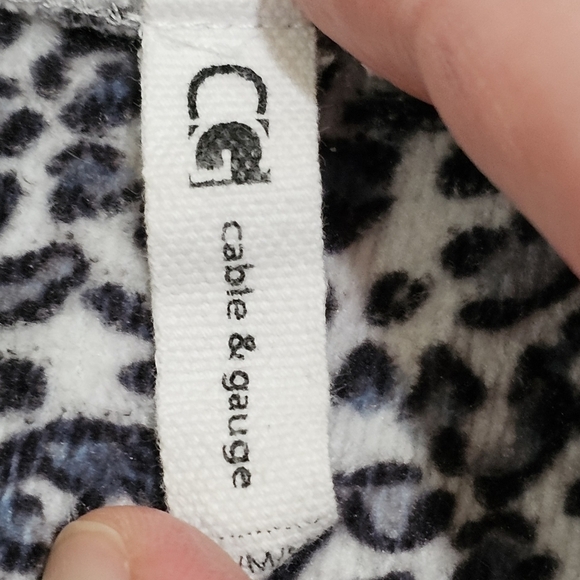 Cable & Gauge Women M Gray Leopard Trim V-Neck Sweater Classic Preppy Casual - Picture 4 of 6